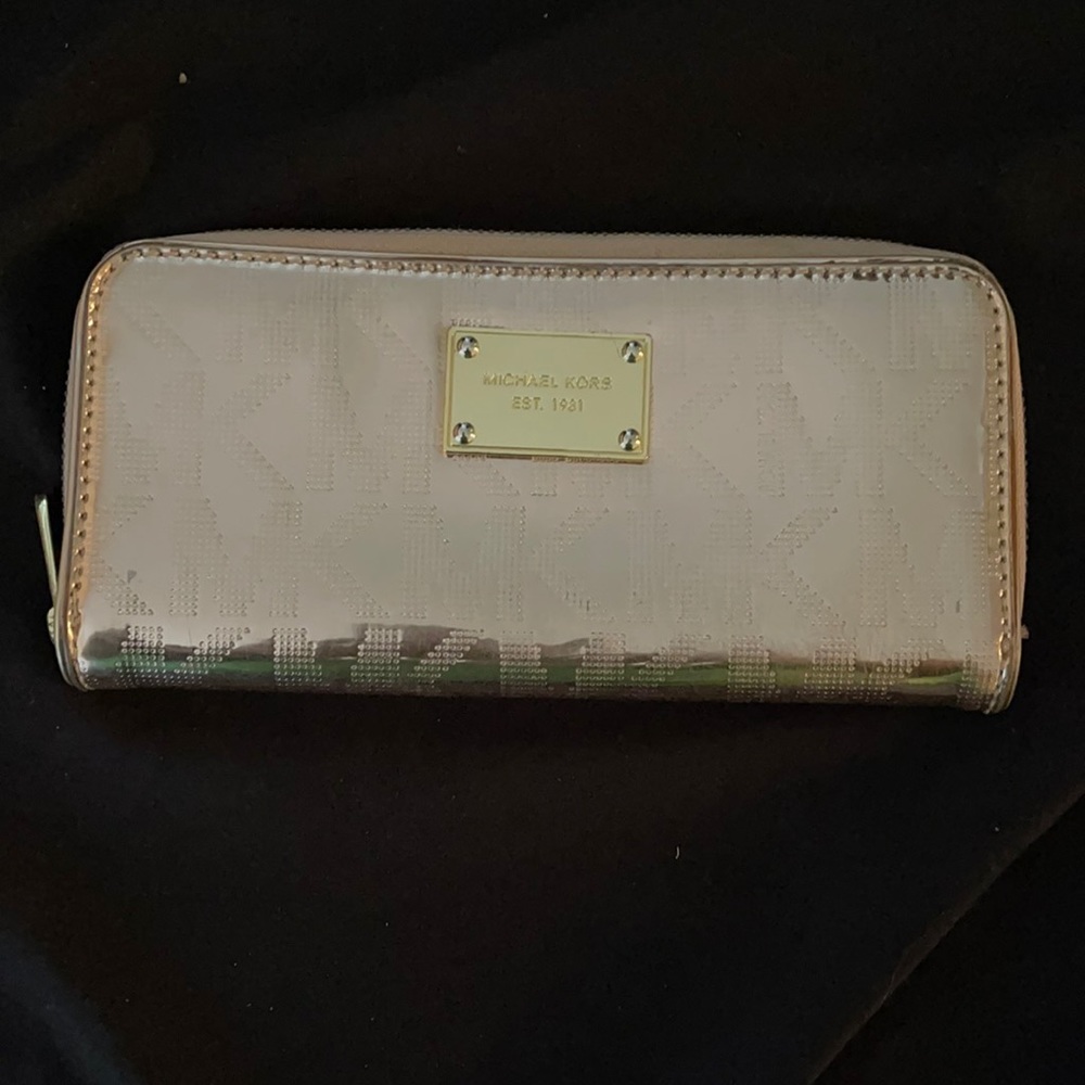 Michael Kors rose gold metallic wallet